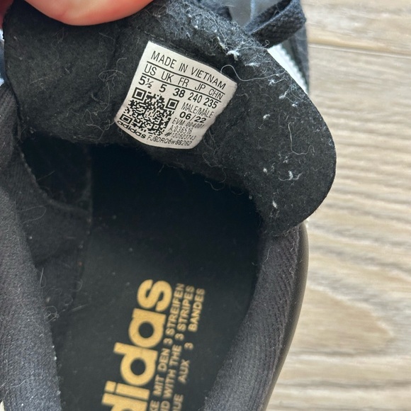 Adidas Samba OG in Black, White, & Gum Size Women’s 6.5 / Men’s 5.5 - Picture 7 of 7